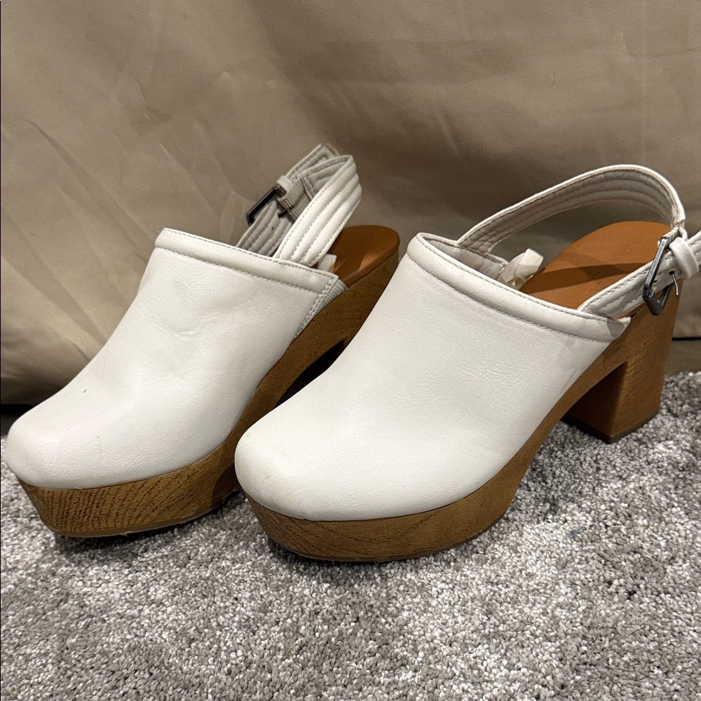 Universal Thread White Leather Clog heels